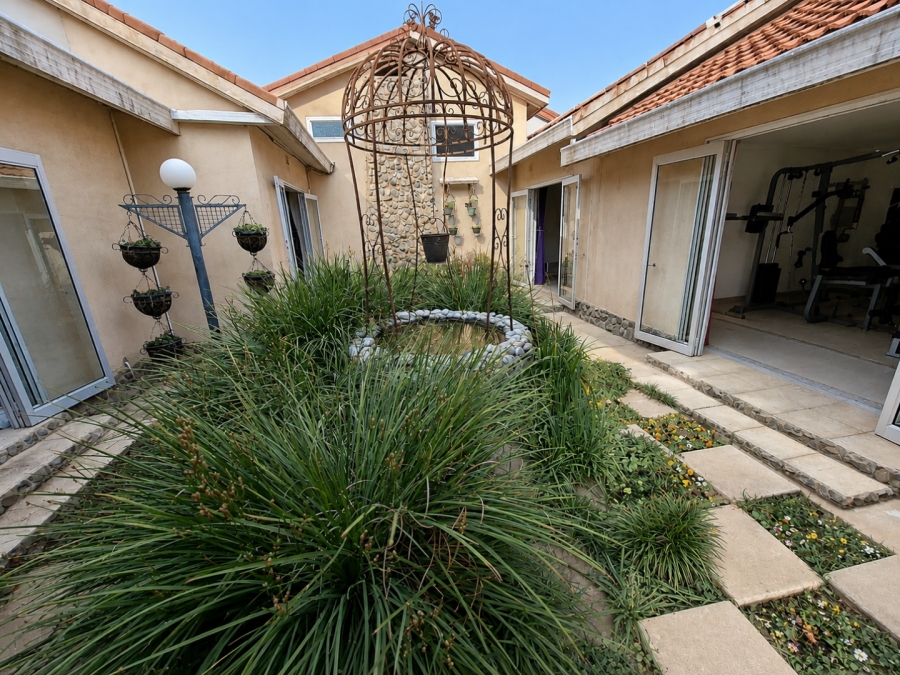 6 Bedroom Property for Sale in Delareyville North West